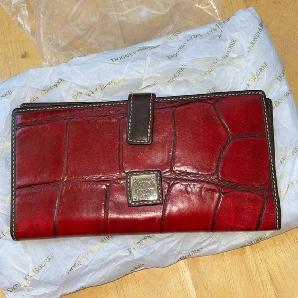 Dooney & Bourke Red Denison Leather Croc Embossed Wallet - Picture 1 of 6